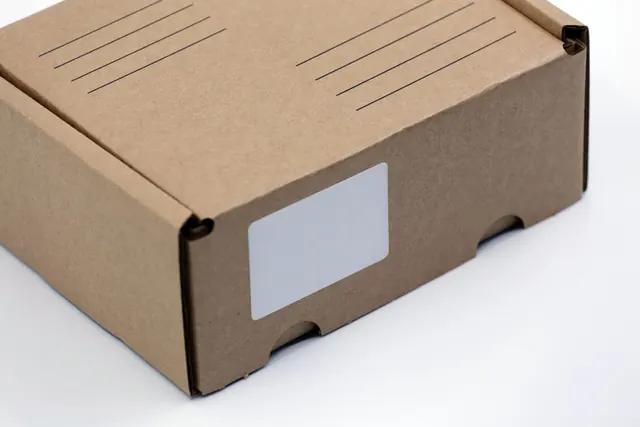 Labeled shipping carton